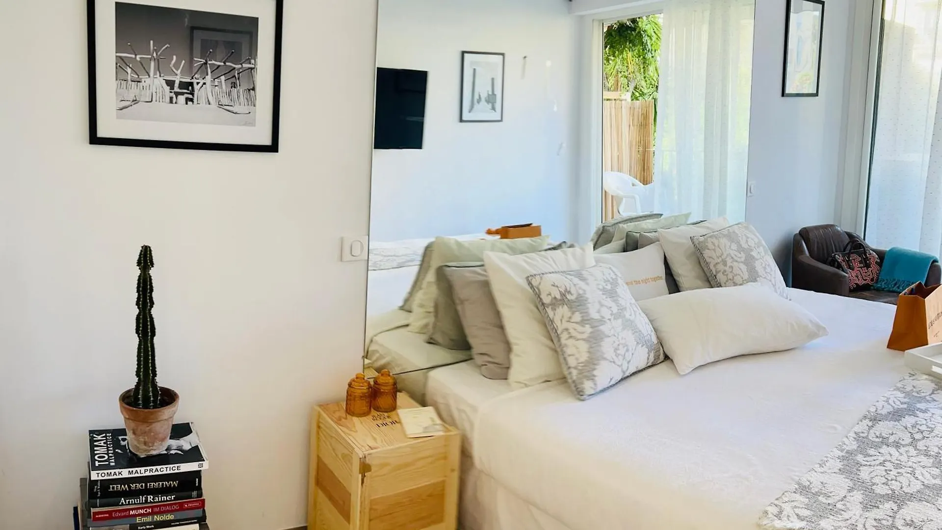 Private Room With Balcony Saint Tropez