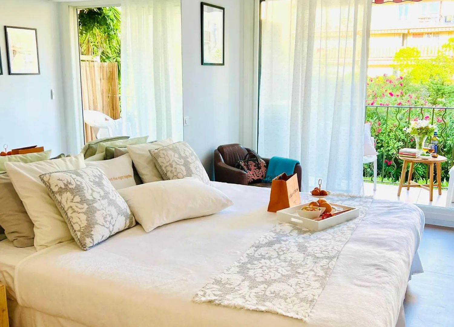Homestay Private Room With Balcony Saint-Tropez